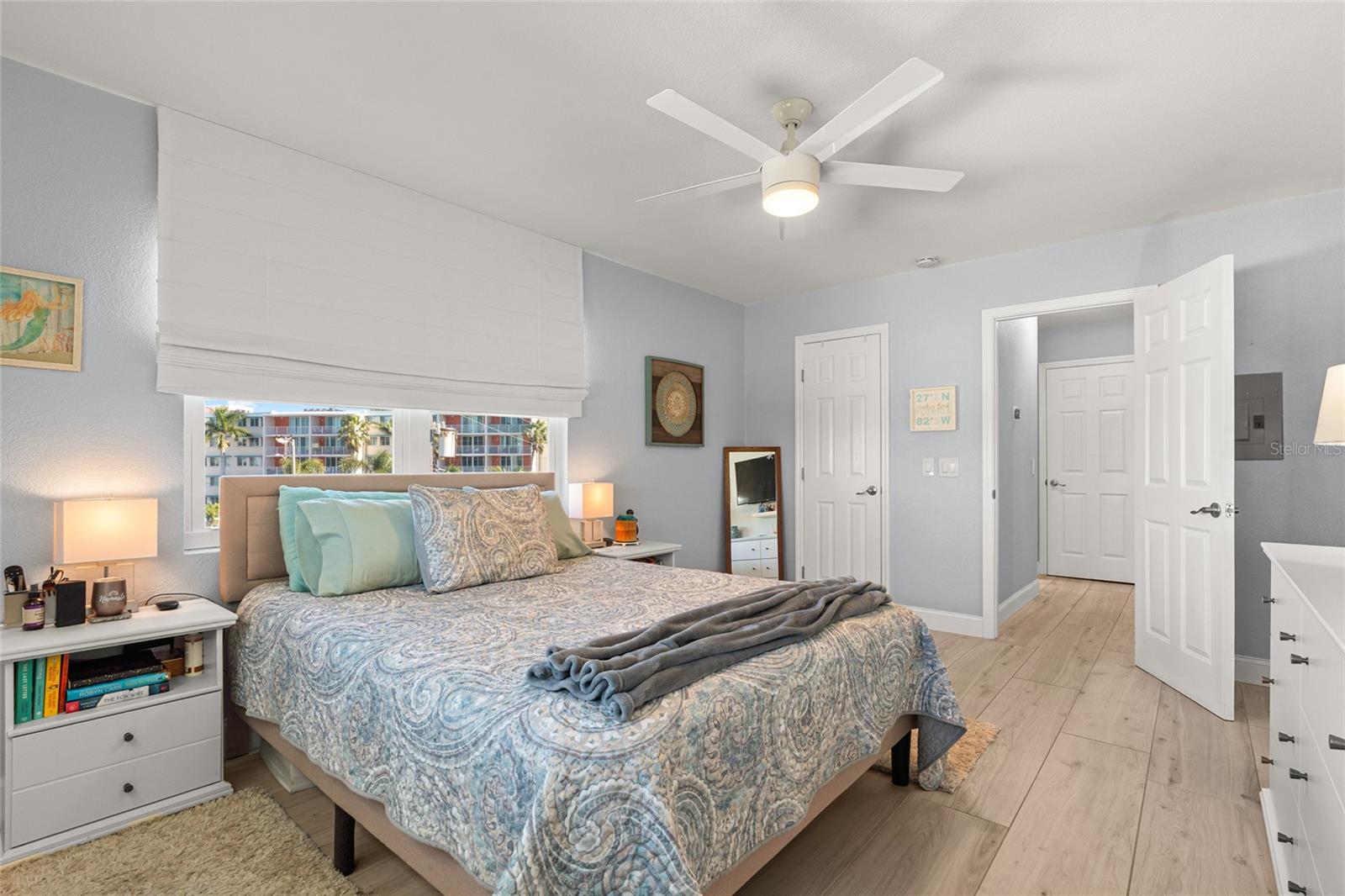 Image 20 of 31 For 1898 Shore Drive S 319