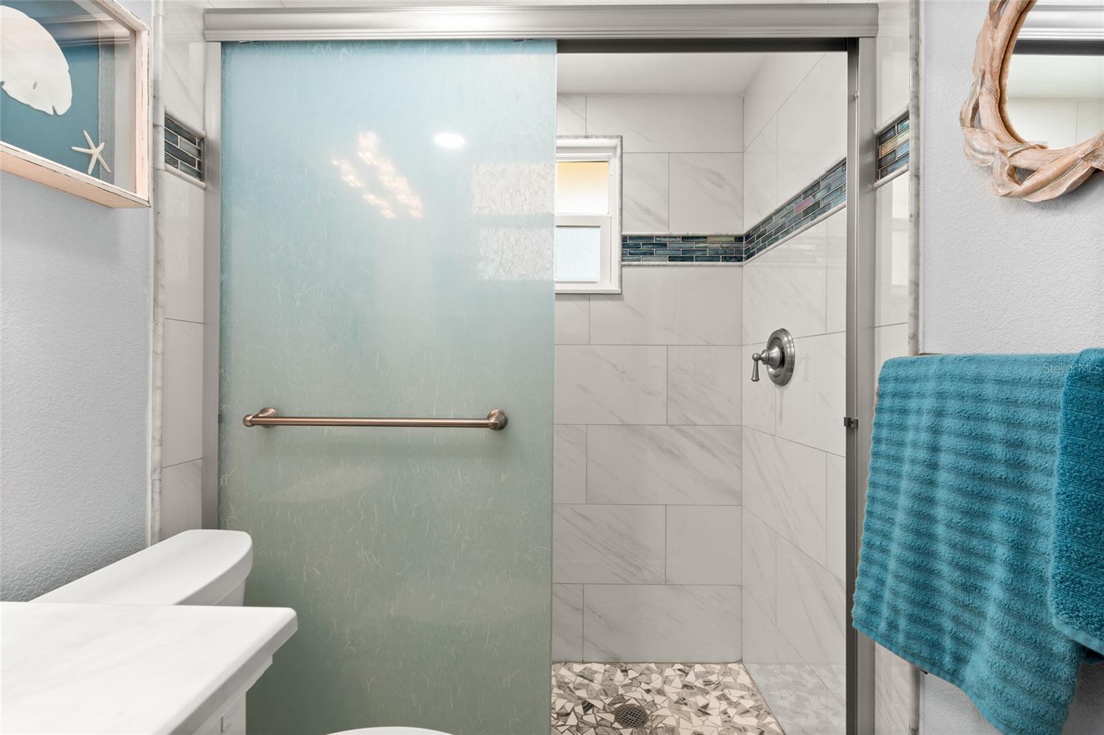 Image 23 of 31 For 1898 Shore Drive S 319