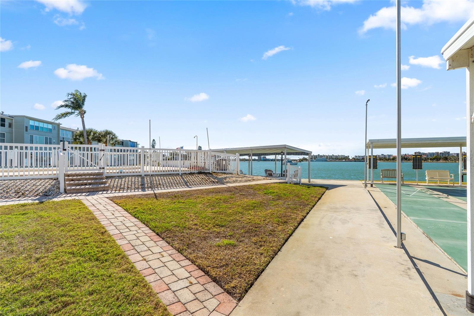 Image 25 of 31 For 1898 Shore Drive S 319