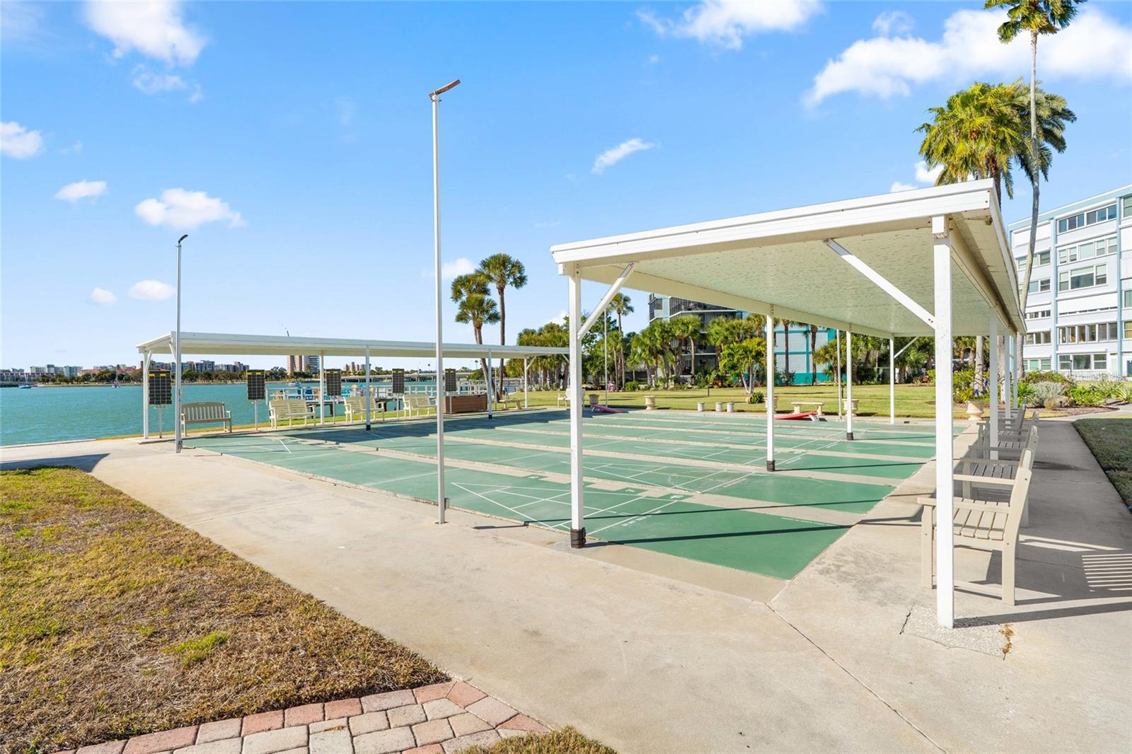 Image 26 of 31 For 1898 Shore Drive S 319