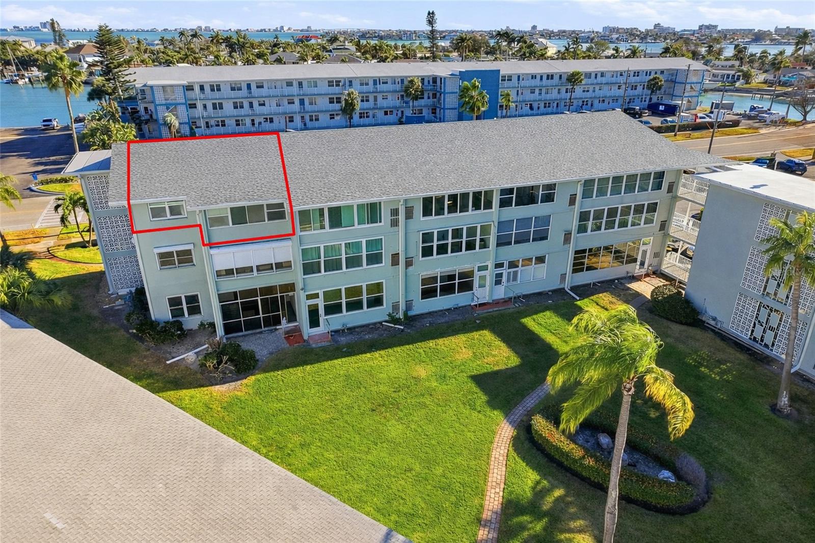 Image 29 of 31 For 1898 Shore Drive S 319