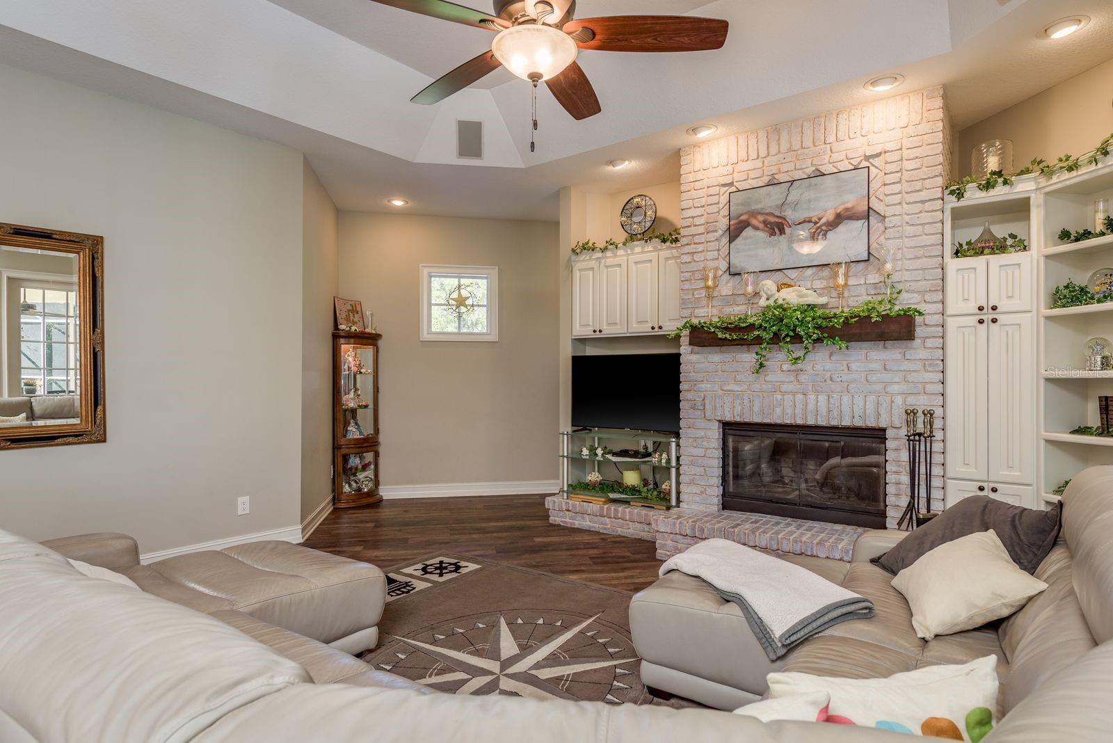 Image 27 of 93 For 6207 Claire De Lune Court