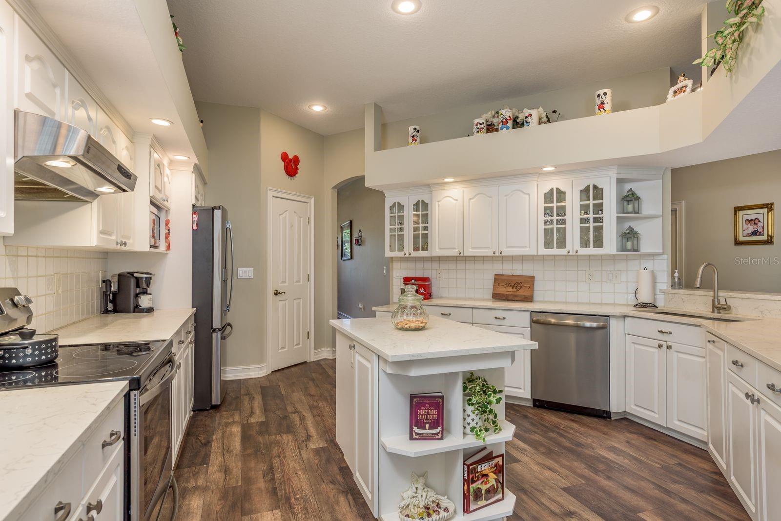 Image 32 of 93 For 6207 Claire De Lune Court