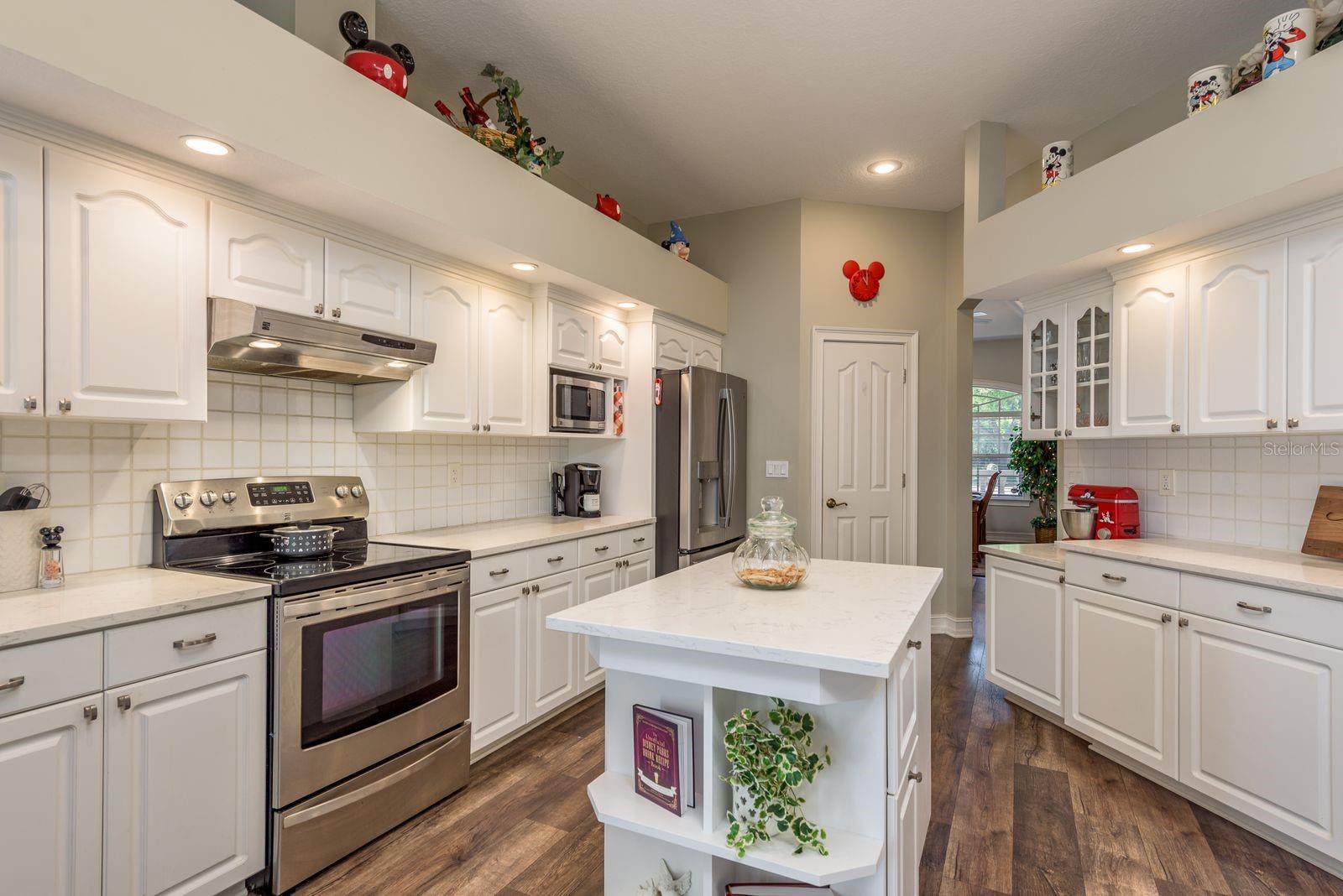 Image 33 of 93 For 6207 Claire De Lune Court