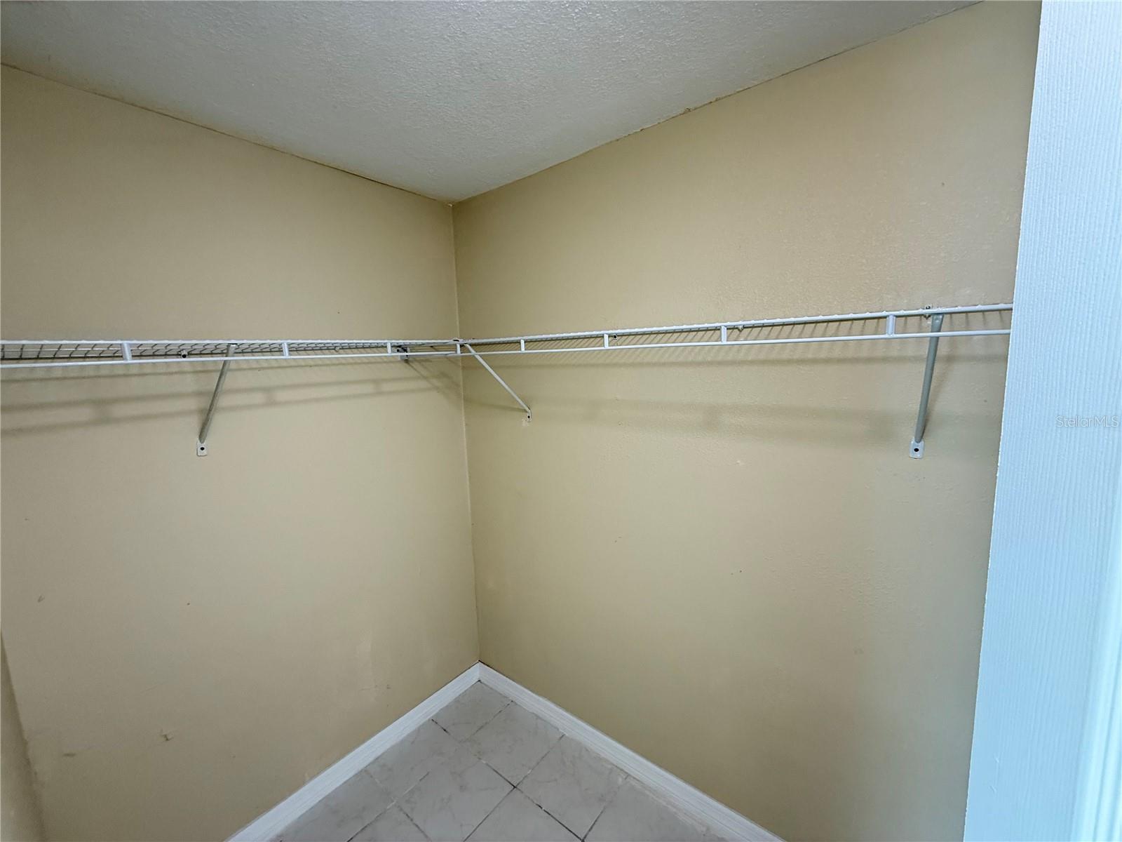 Listing photo id 9 for 9800 Pocono Street