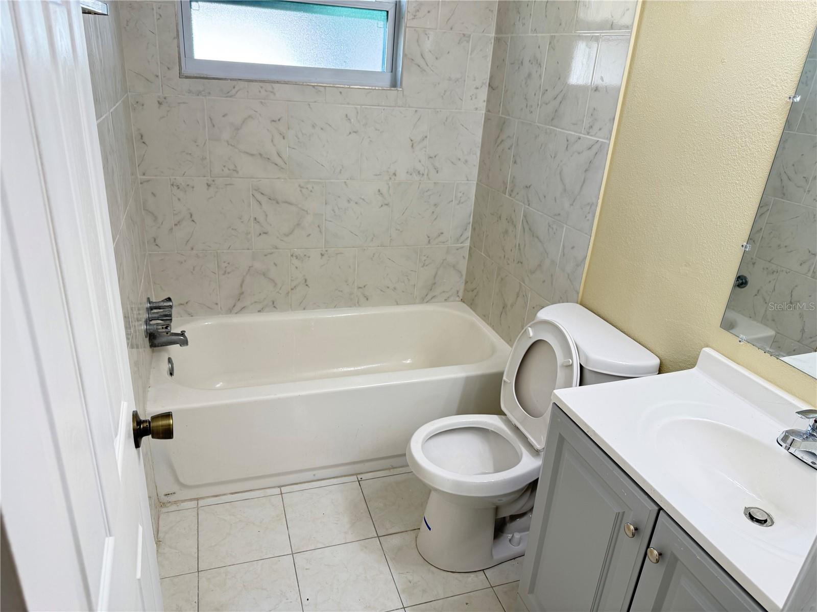 Listing photo id 11 for 9800 Pocono Street