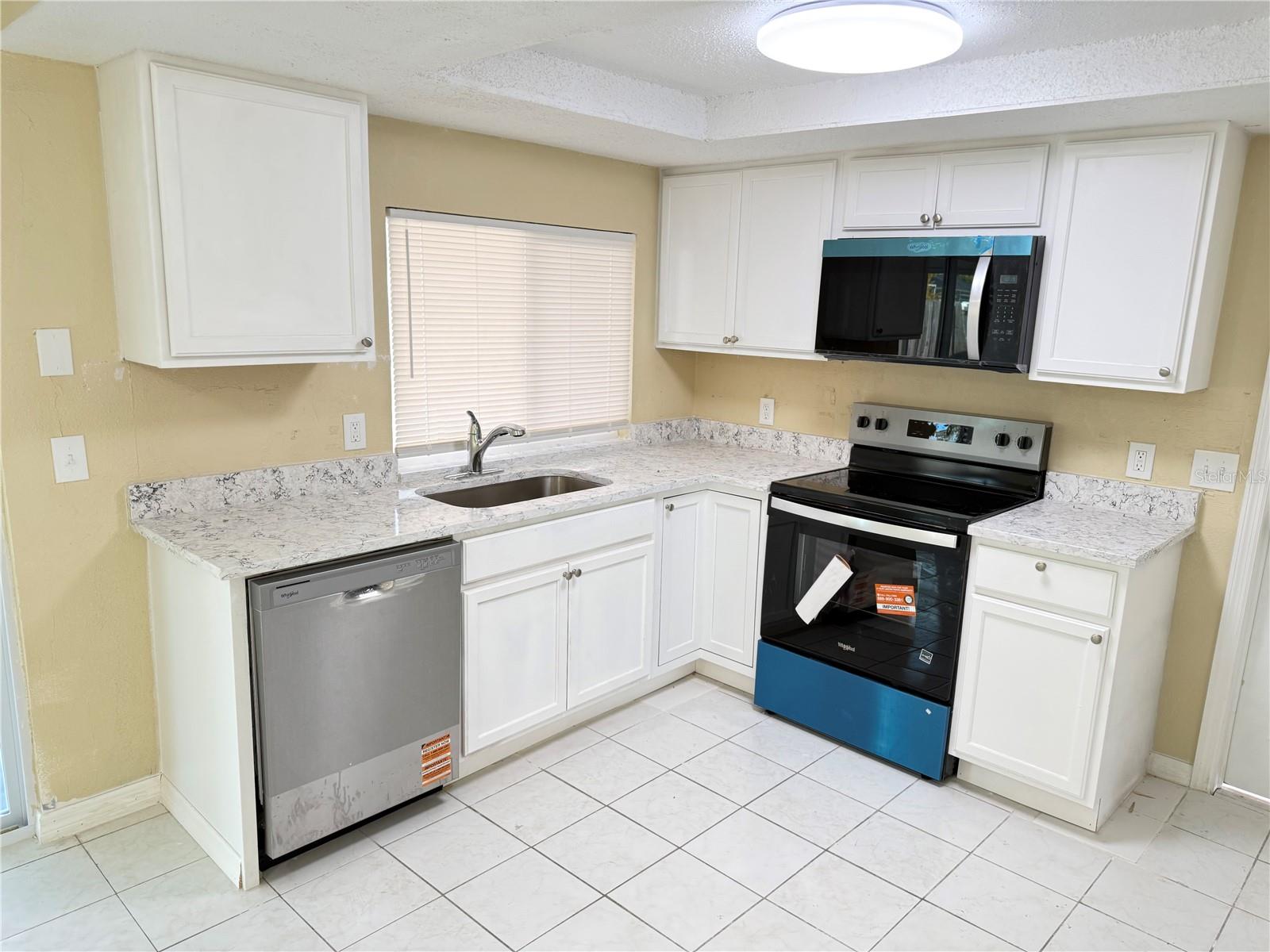 Listing photo id 7 for 9800 Pocono Street