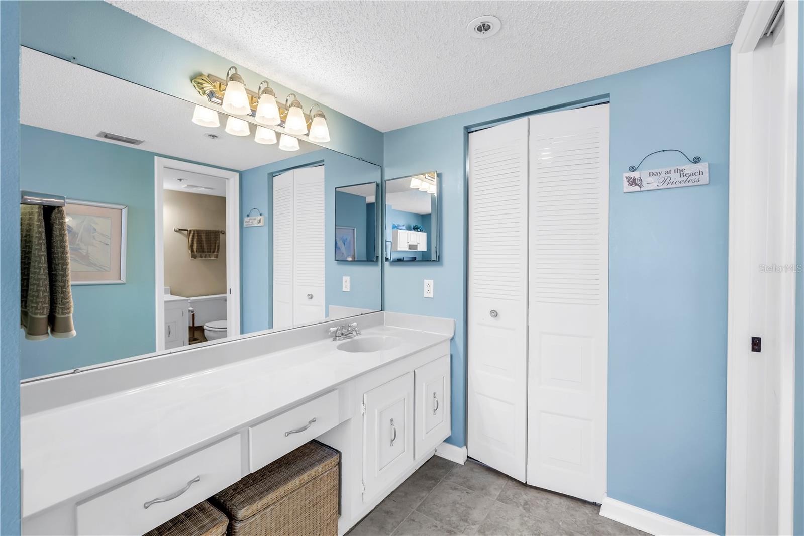 Image 26 of 33 For 6265 Sun Boulevard 605