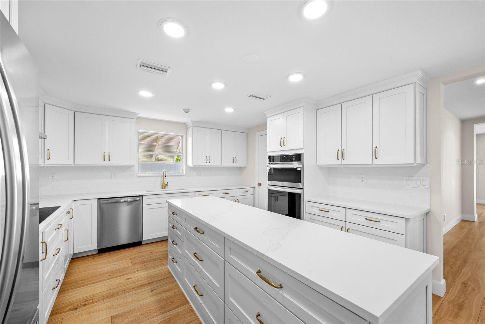 Listing photo id 27 for 24 Dolphin Drive