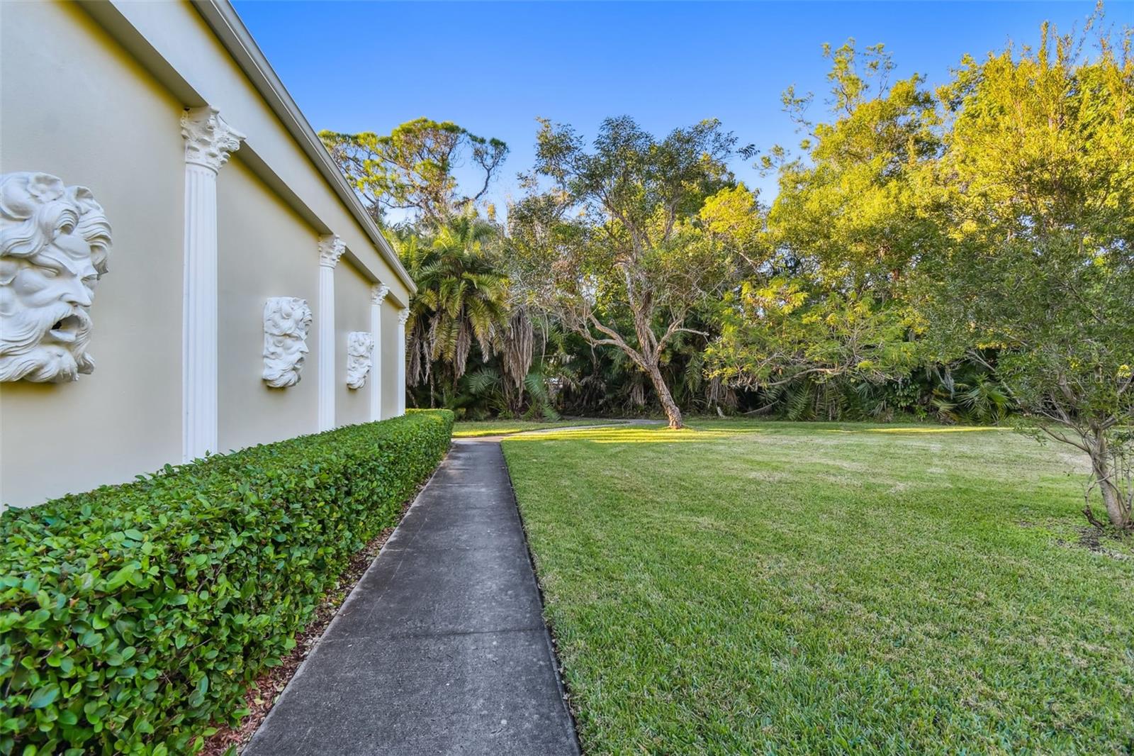 Image 34 of 36 For 11162 Kapok Grand Circle