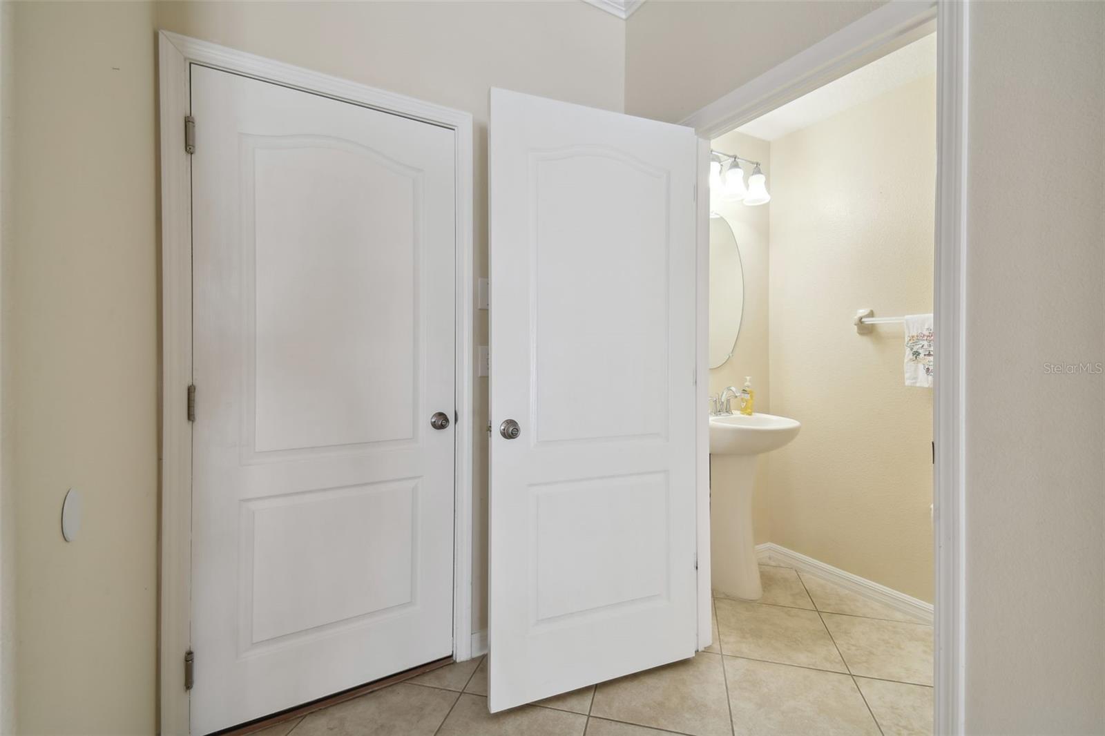 Image 14 of 43 For 11981 Greengate Drive