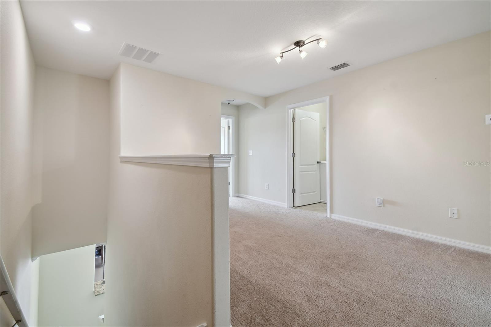 Image 17 of 43 For 11981 Greengate Drive