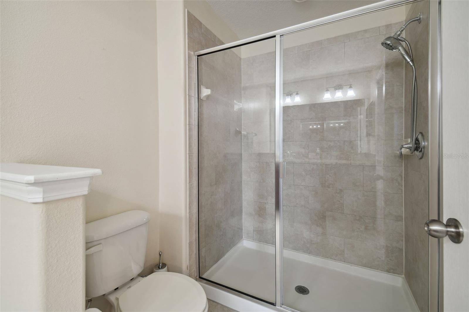 Image 26 of 43 For 11981 Greengate Drive