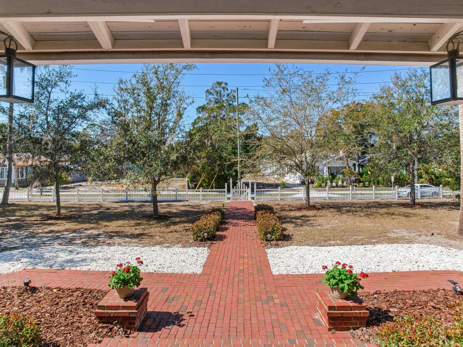 Image 10 of 79 For 210 Grosse Avenue