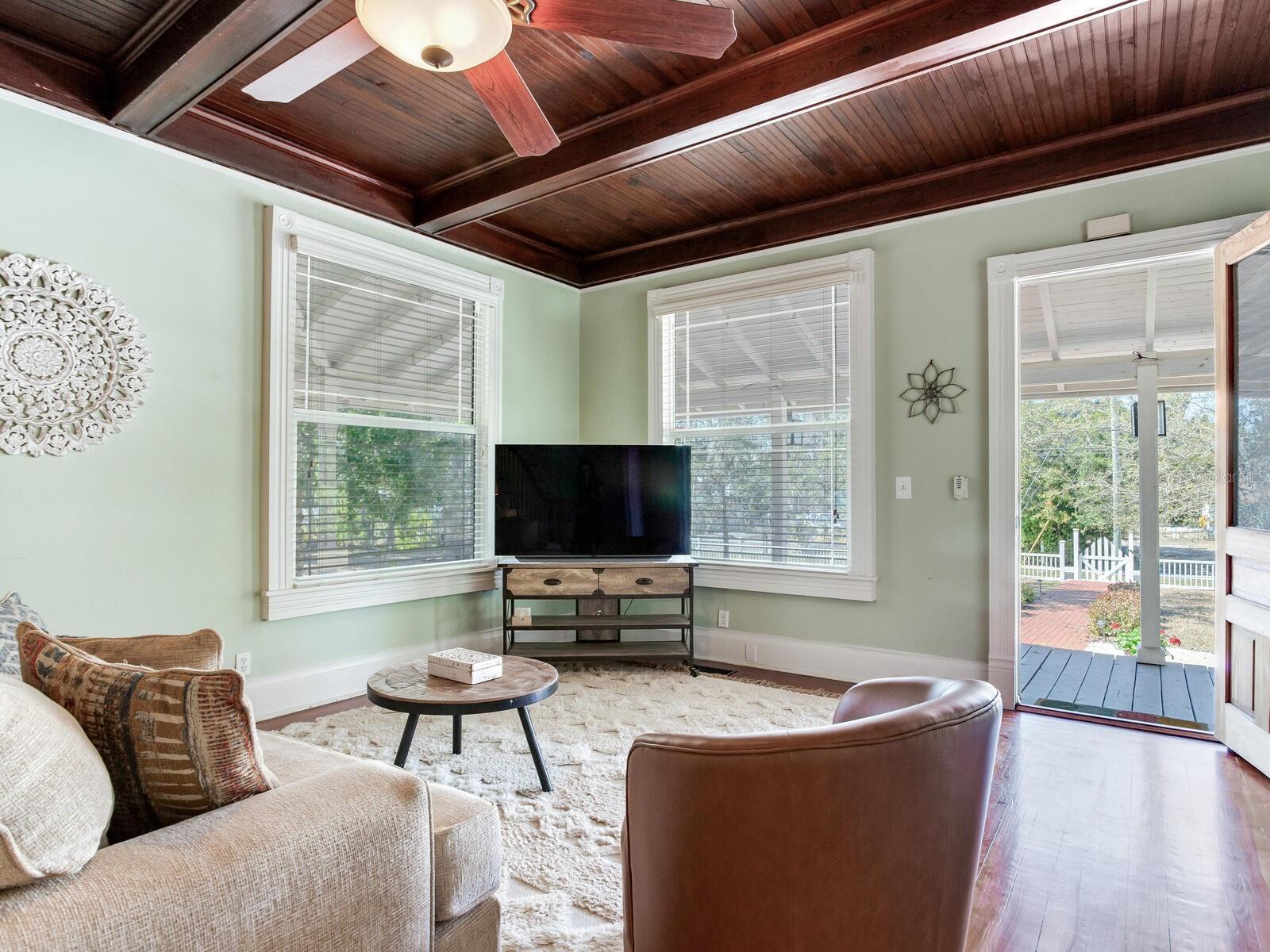 Image 14 of 79 For 210 Grosse Avenue