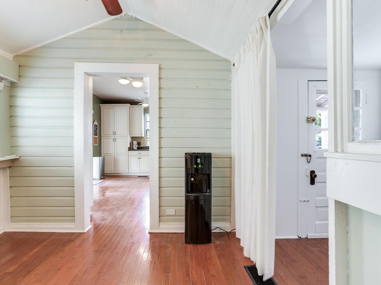 Image 20 of 79 For 210 Grosse Avenue