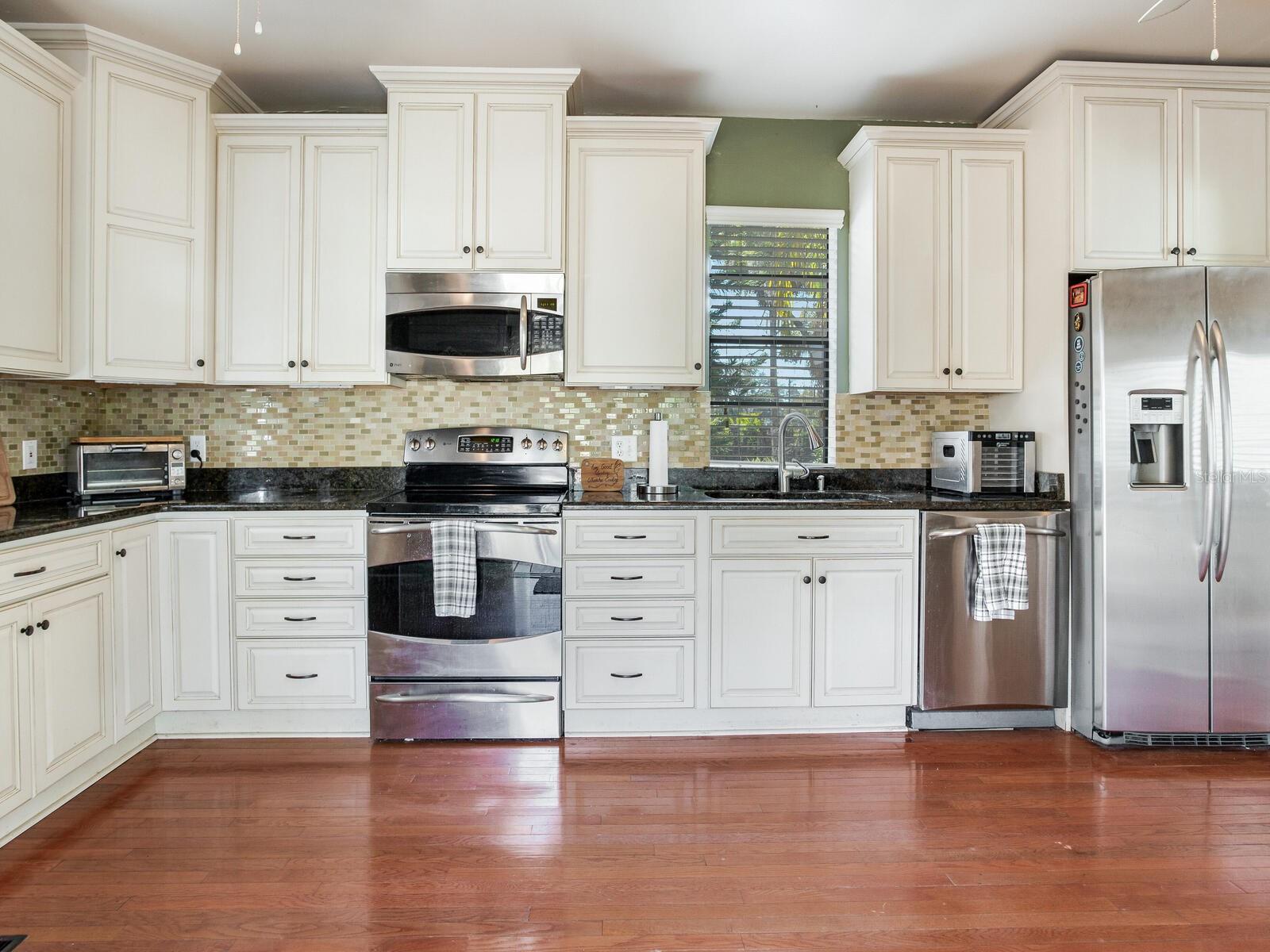 Image 23 of 79 For 210 Grosse Avenue