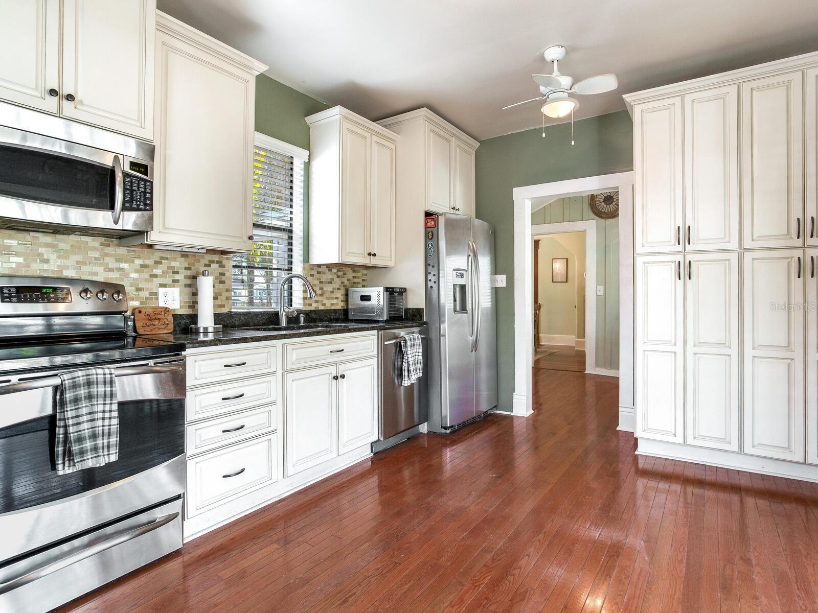 Image 24 of 79 For 210 Grosse Avenue