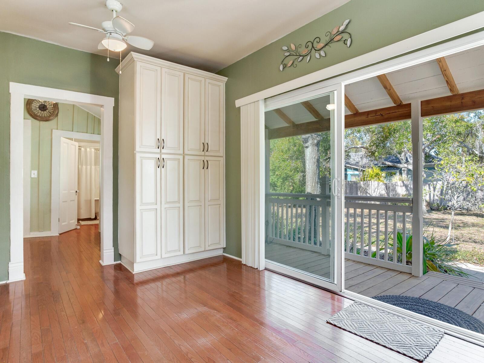 Image 25 of 79 For 210 Grosse Avenue