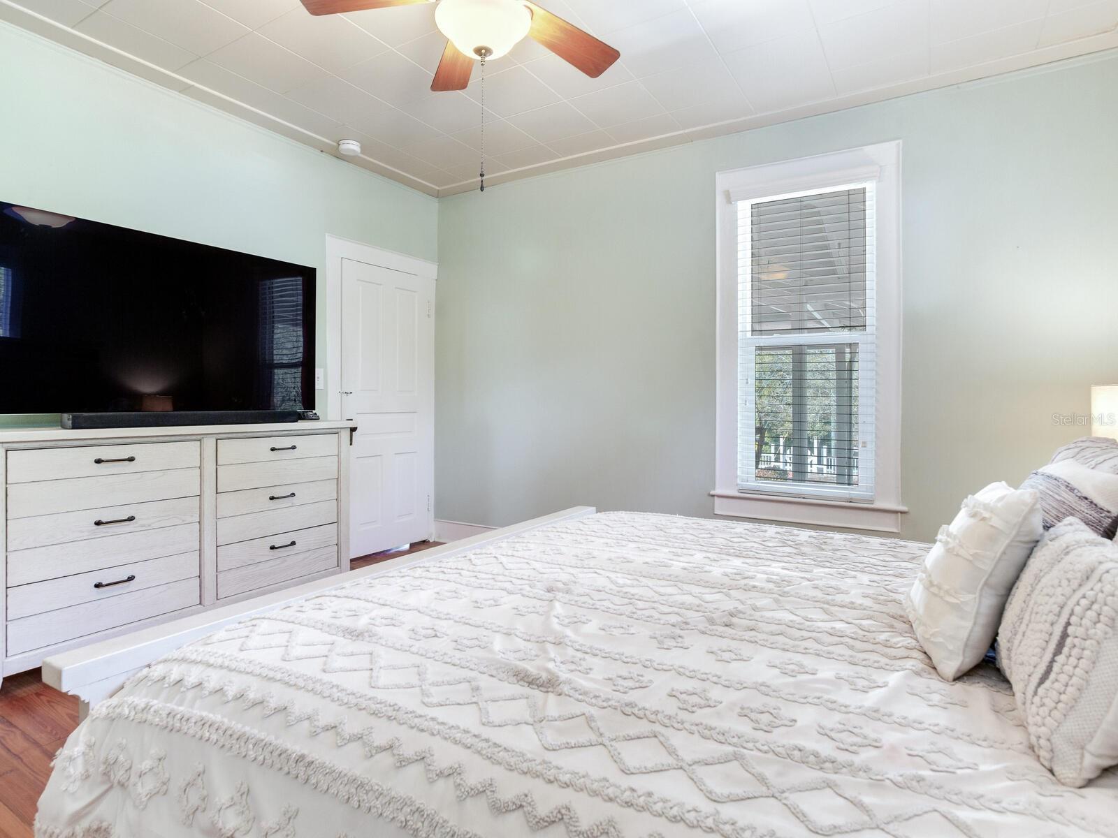 Image 26 of 79 For 210 Grosse Avenue