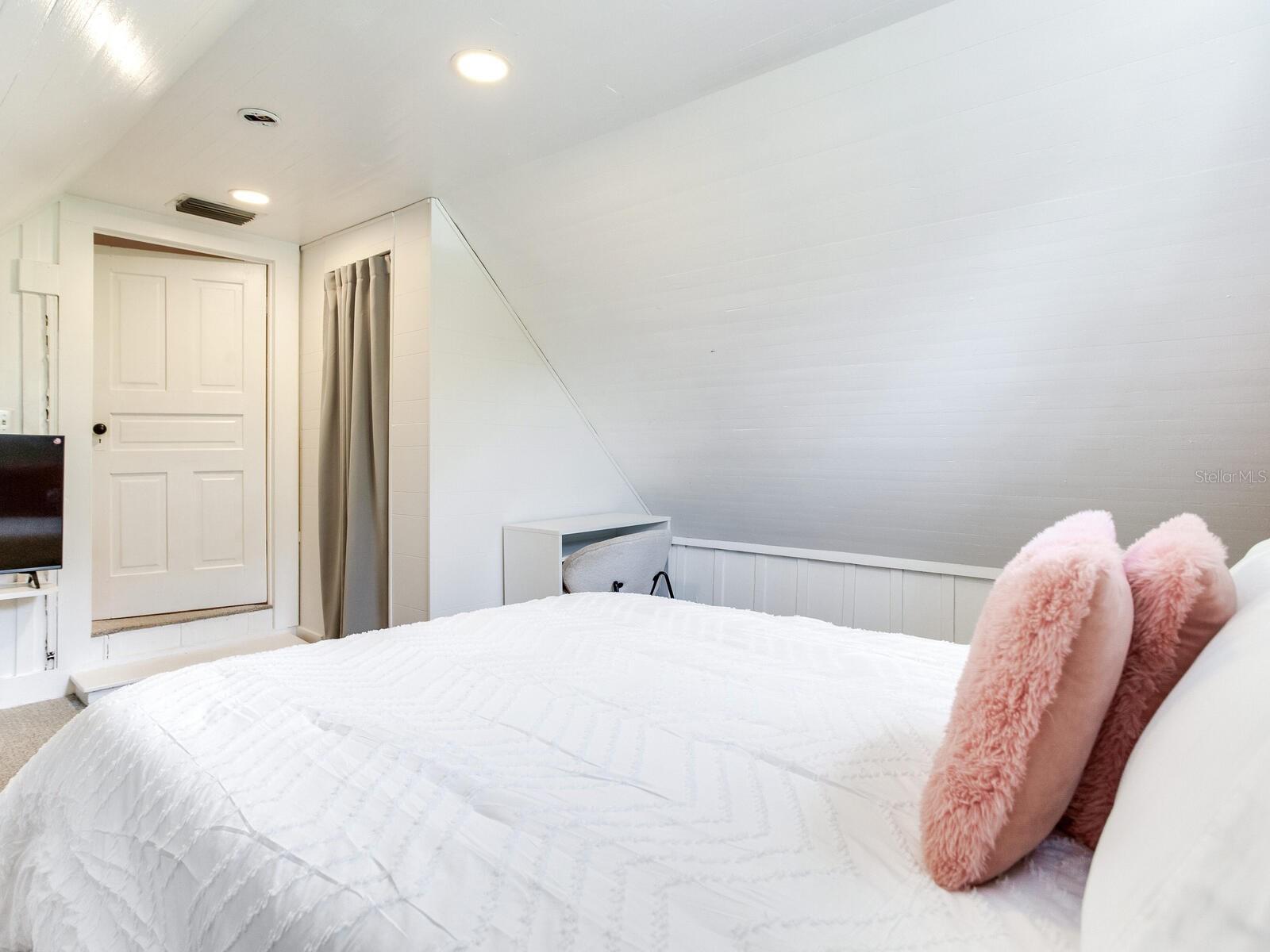 Image 36 of 79 For 210 Grosse Avenue