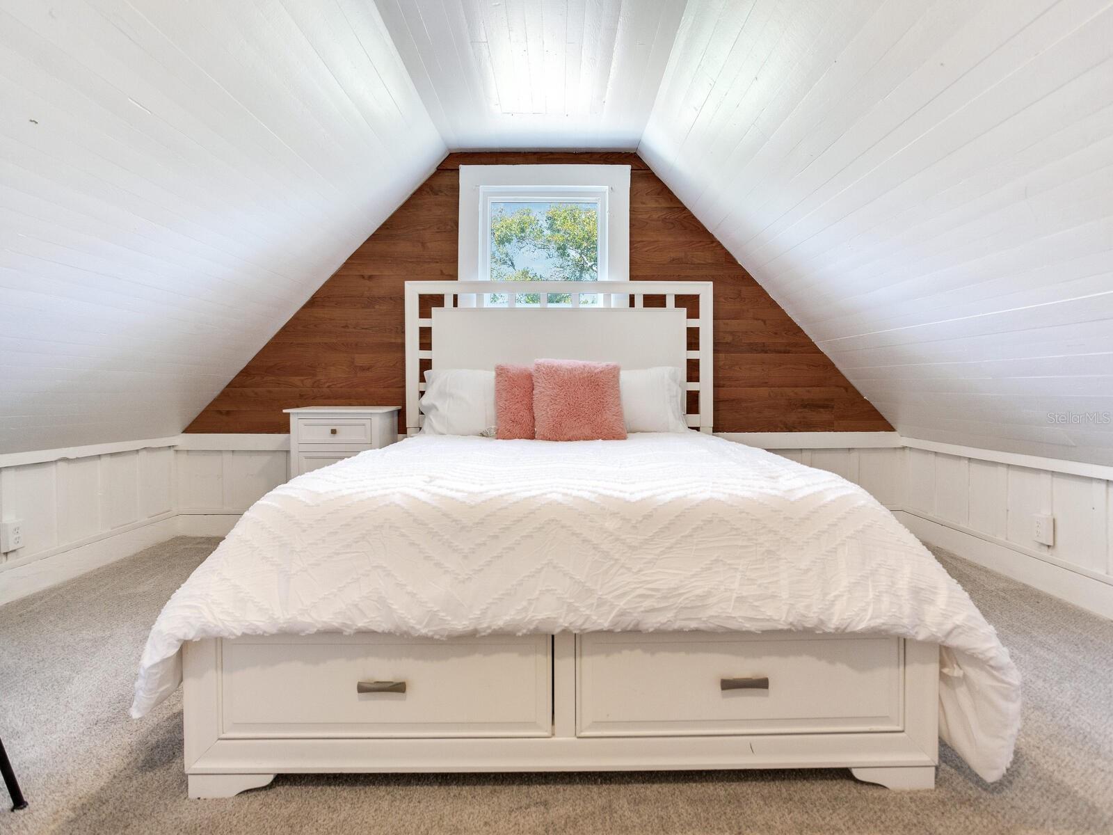 Image 37 of 79 For 210 Grosse Avenue