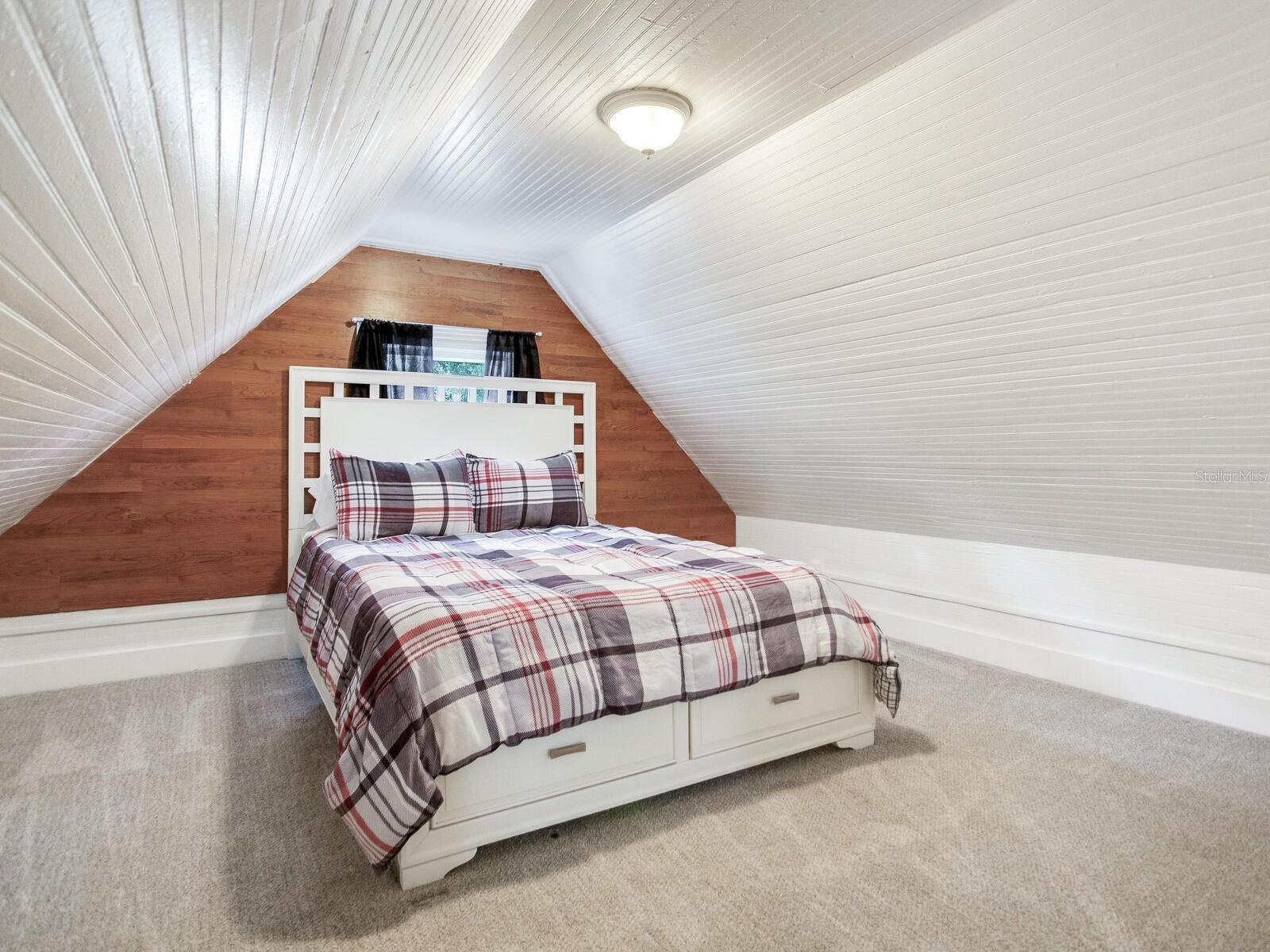 Image 38 of 79 For 210 Grosse Avenue