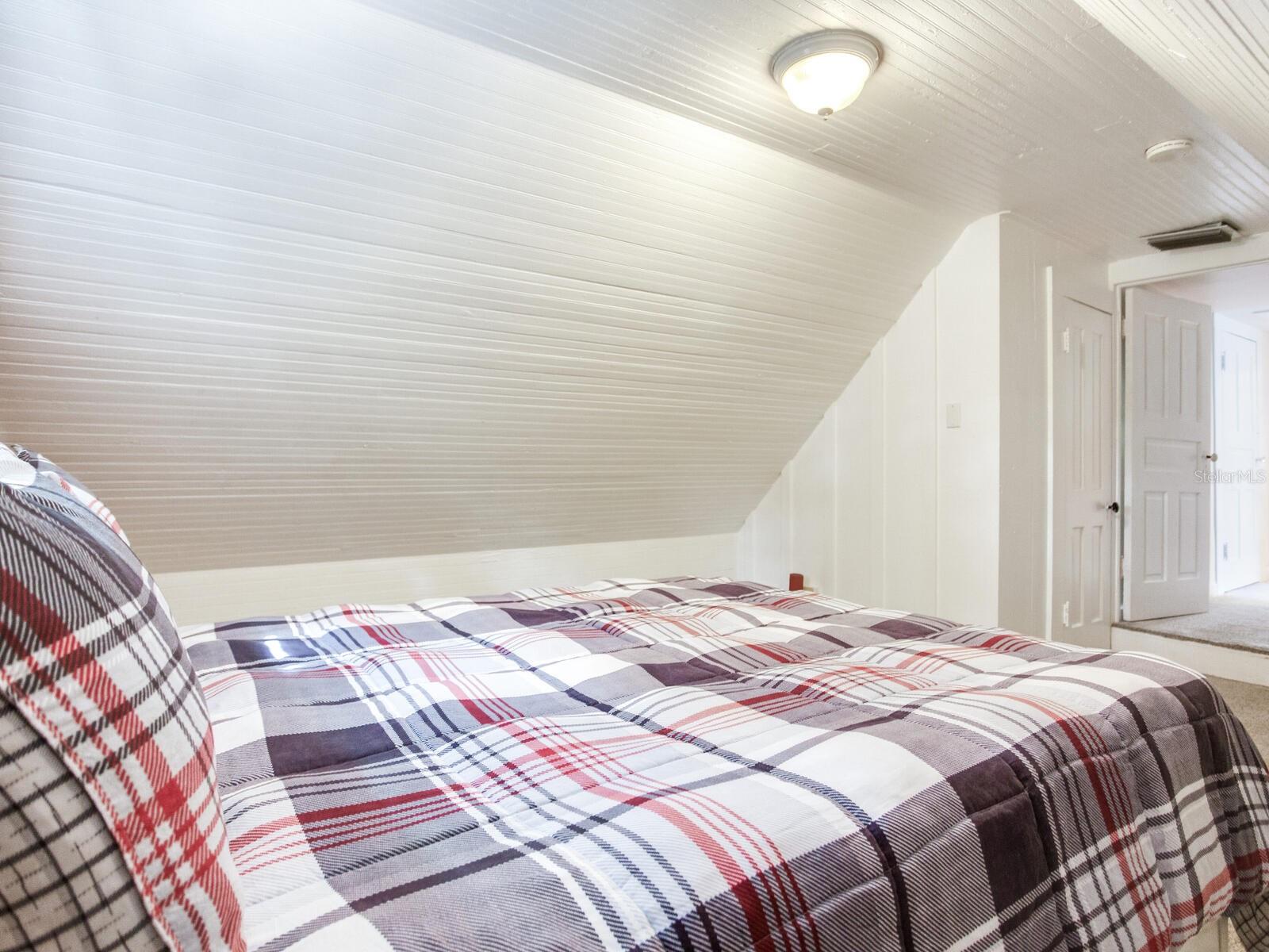 Image 39 of 79 For 210 Grosse Avenue