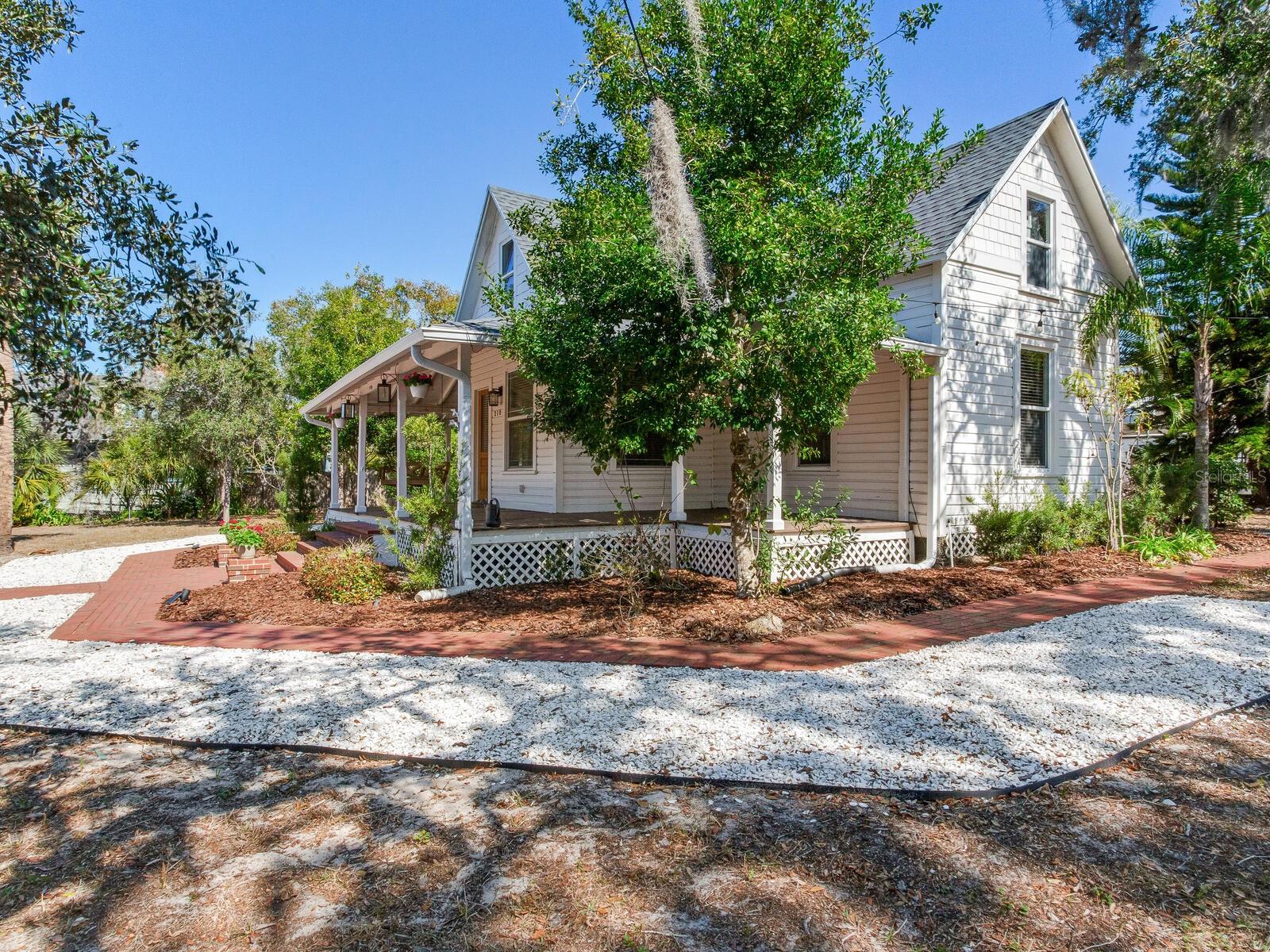 Image 54 of 79 For 210 Grosse Avenue