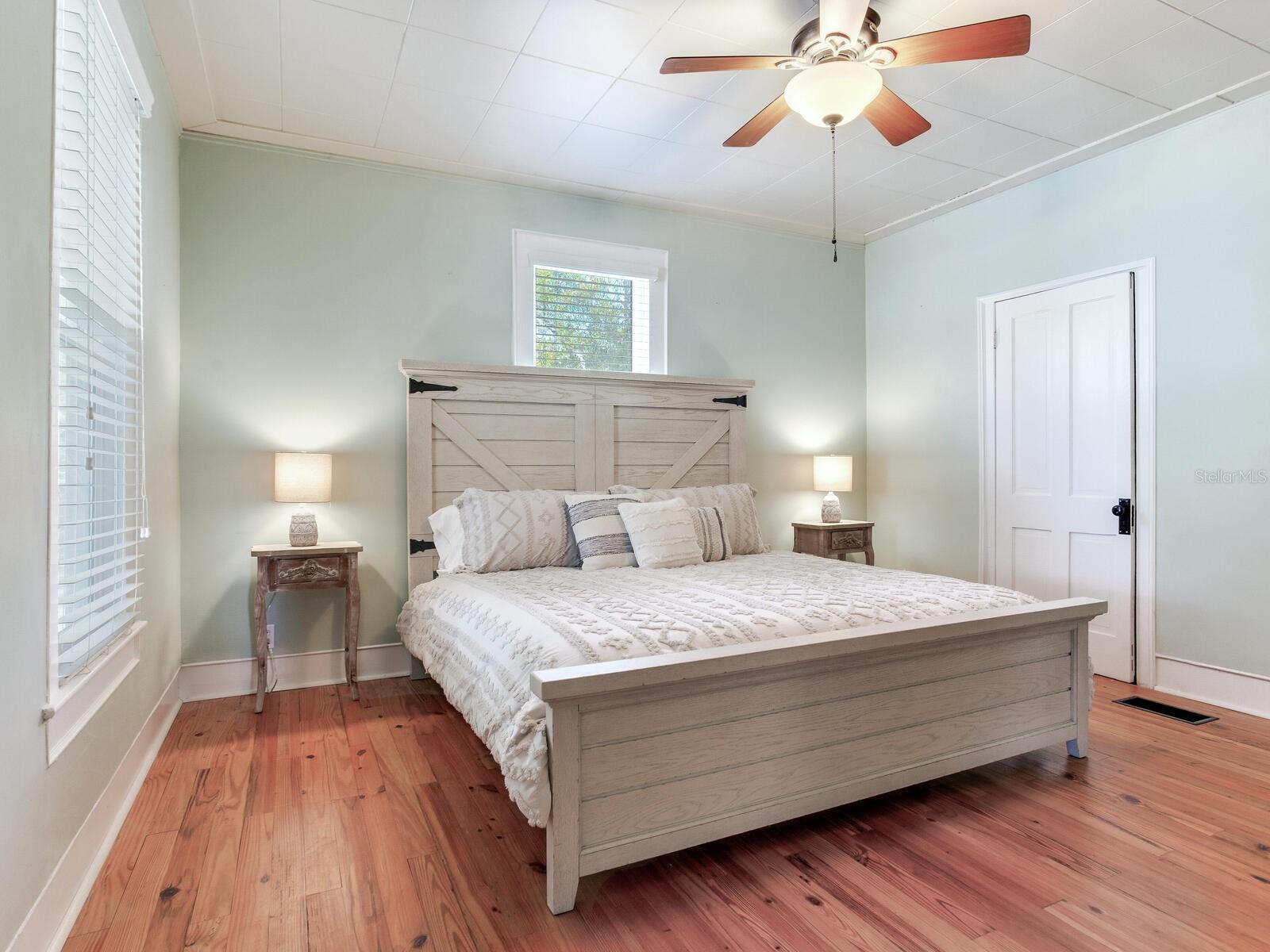 Image 8 of 79 For 210 Grosse Avenue