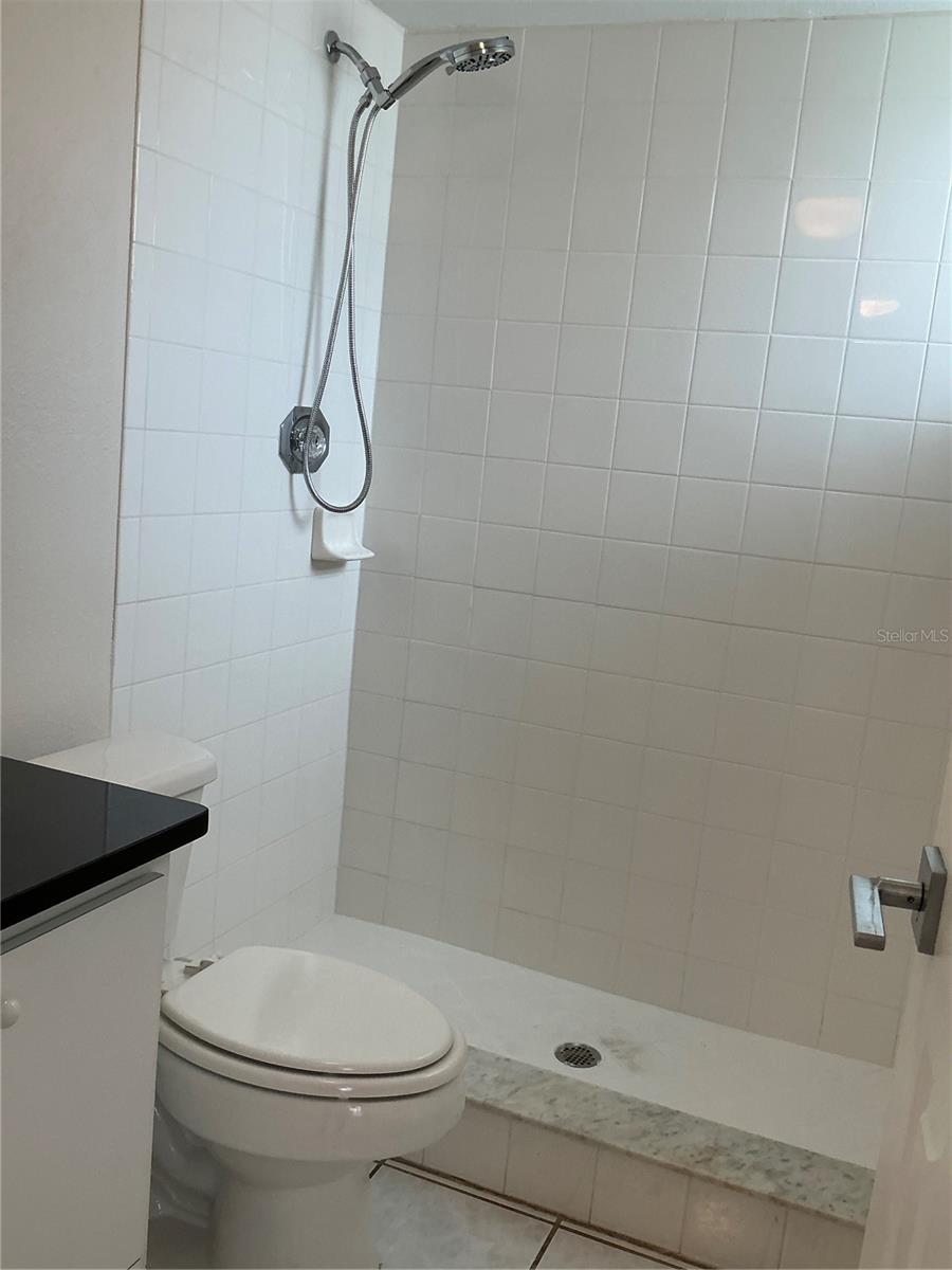 Image 7 of 12 For 3002 Cleveland Street B4