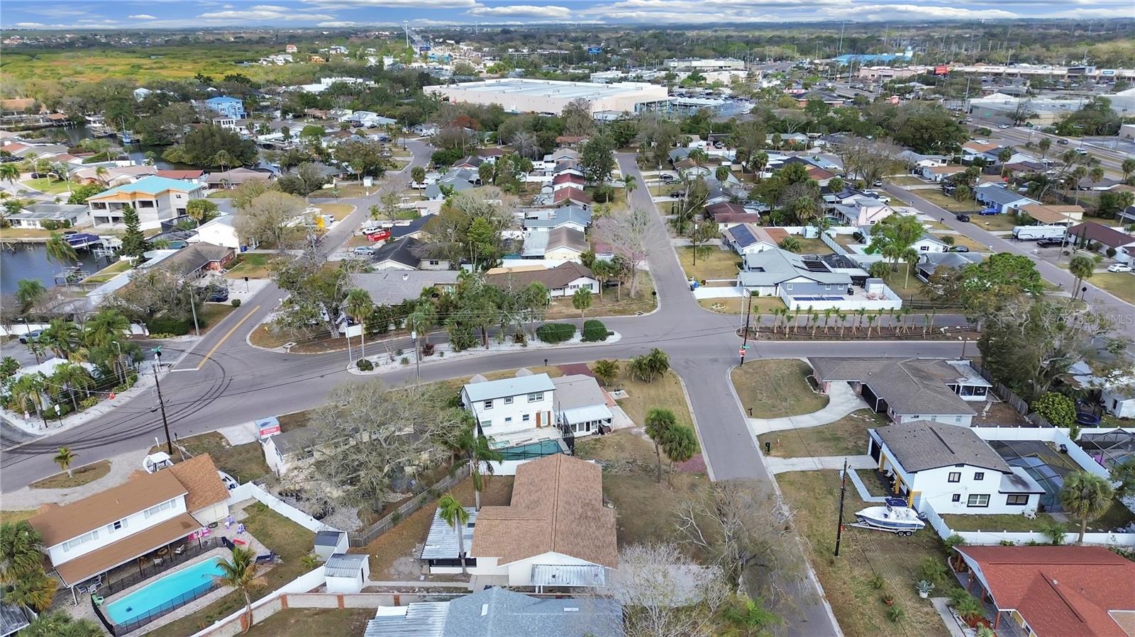 Listing photo id 8 for 4928 Shetland Avenue