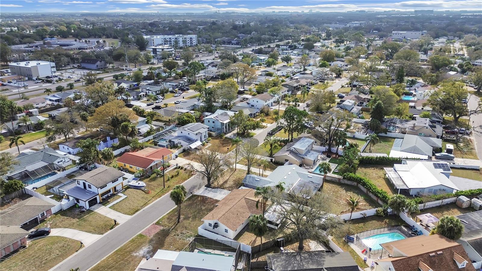 Listing photo id 10 for 4928 Shetland Avenue