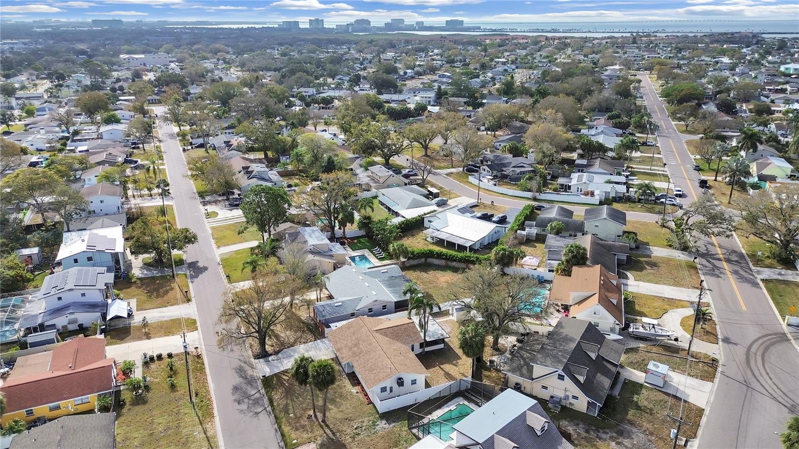 Listing photo id 12 for 4928 Shetland Avenue