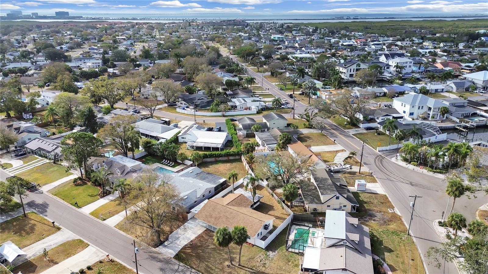 Listing photo id 14 for 4928 Shetland Avenue