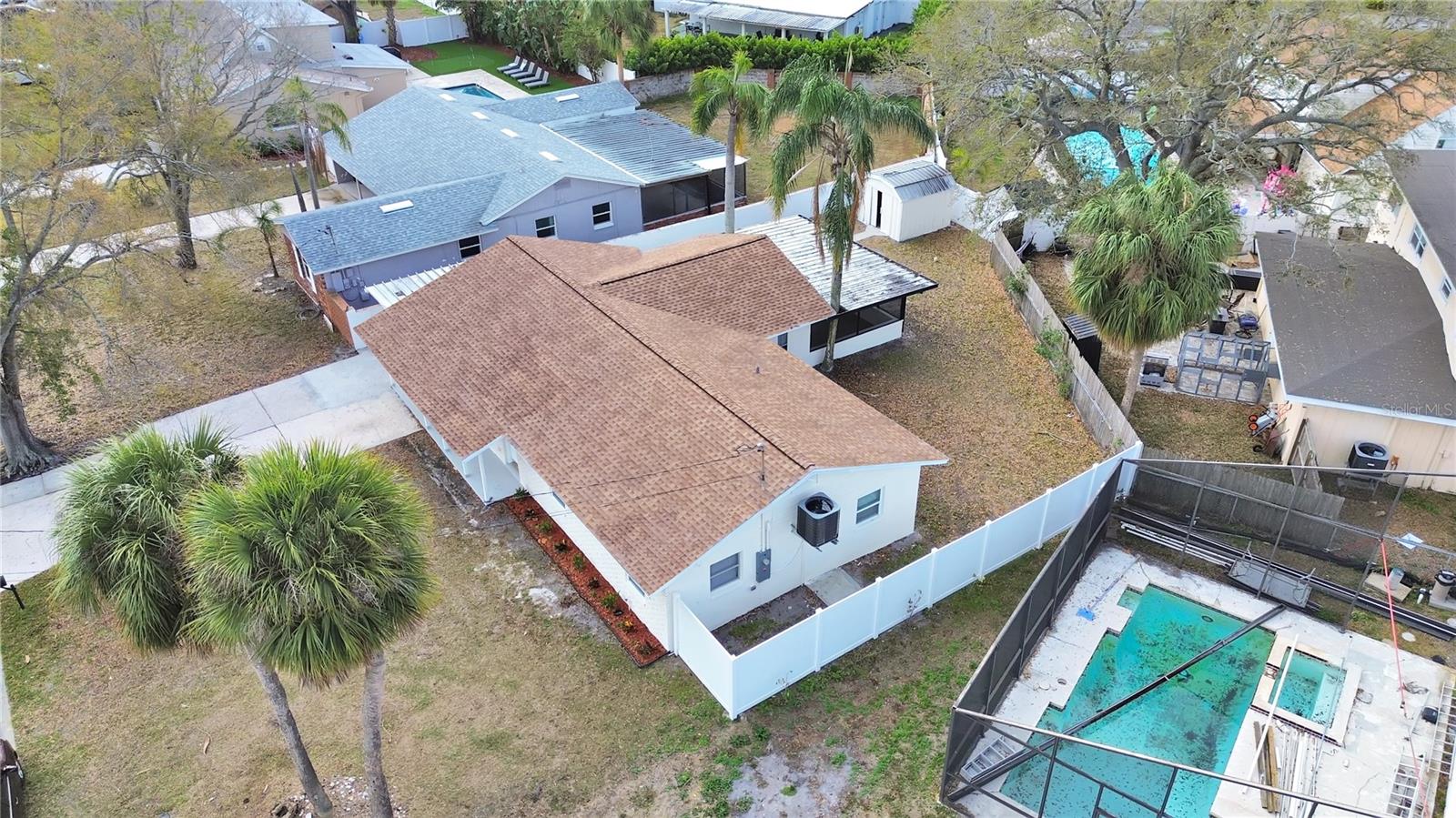 Listing photo id 16 for 4928 Shetland Avenue