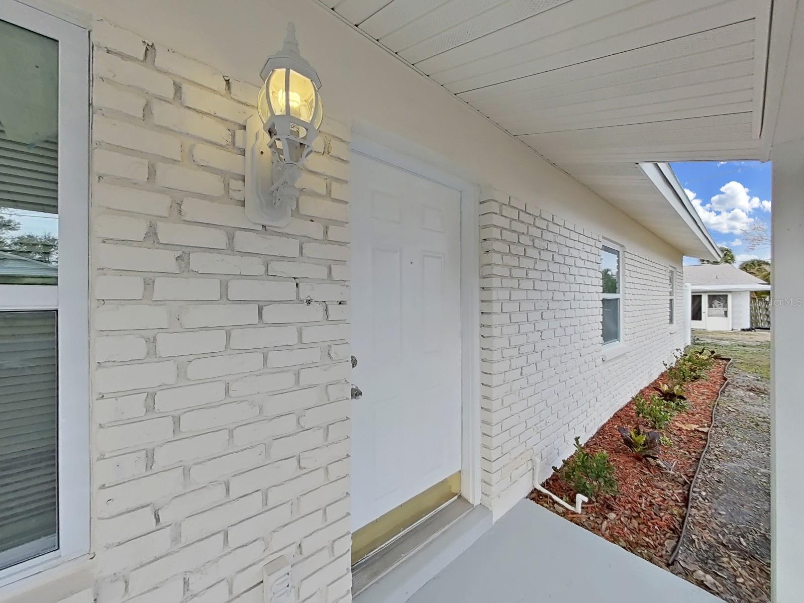 Listing photo id 23 for 4928 Shetland Avenue