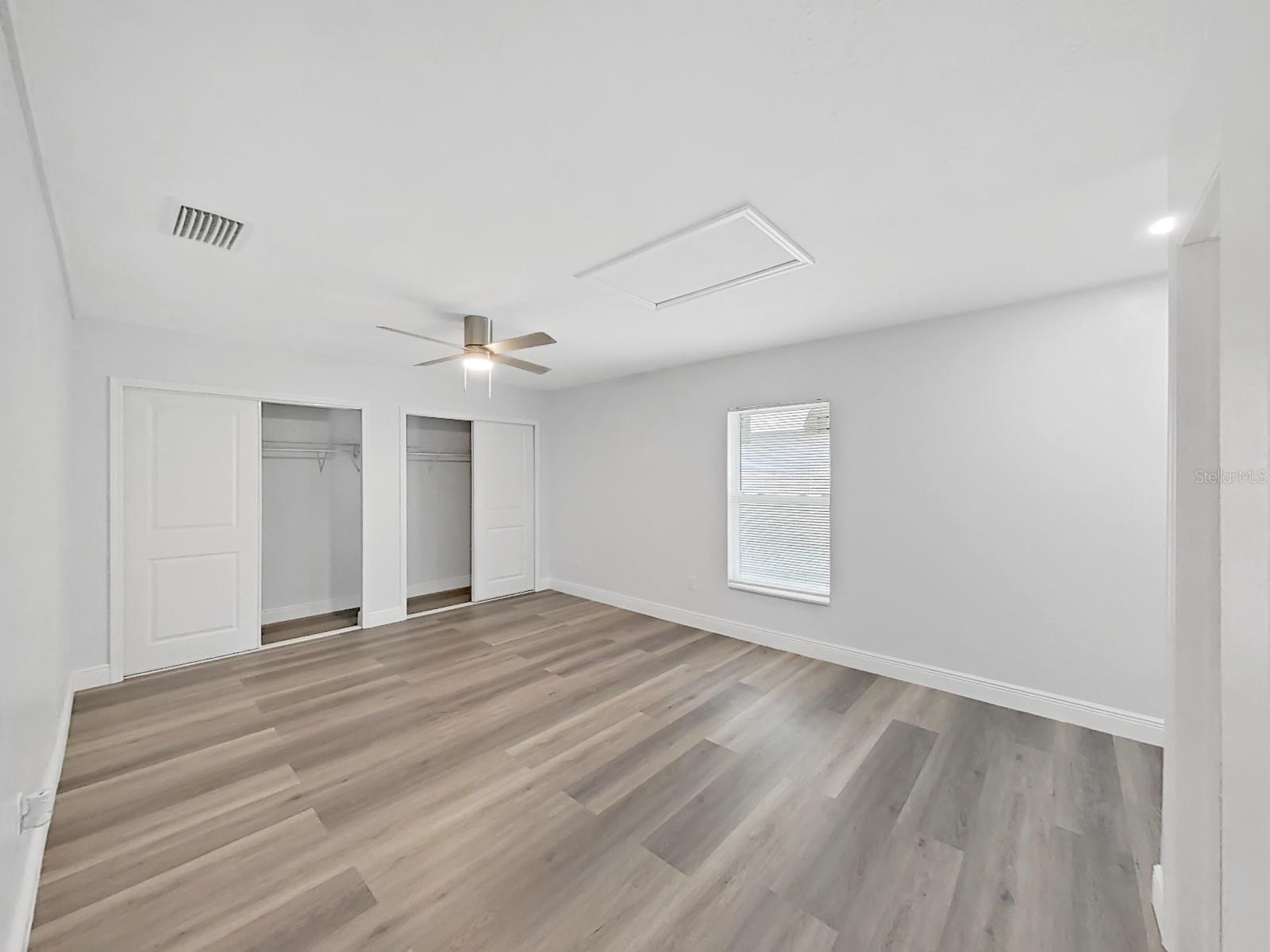 Listing photo id 34 for 4928 Shetland Avenue