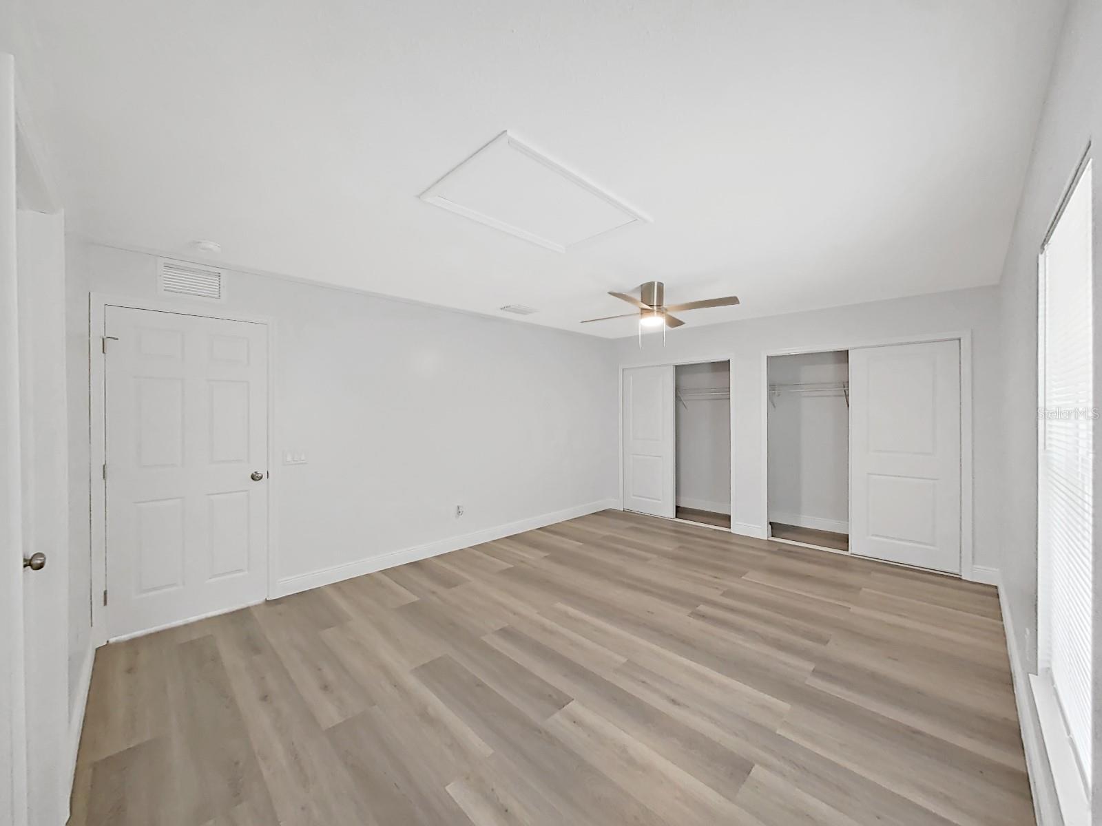 Listing photo id 35 for 4928 Shetland Avenue