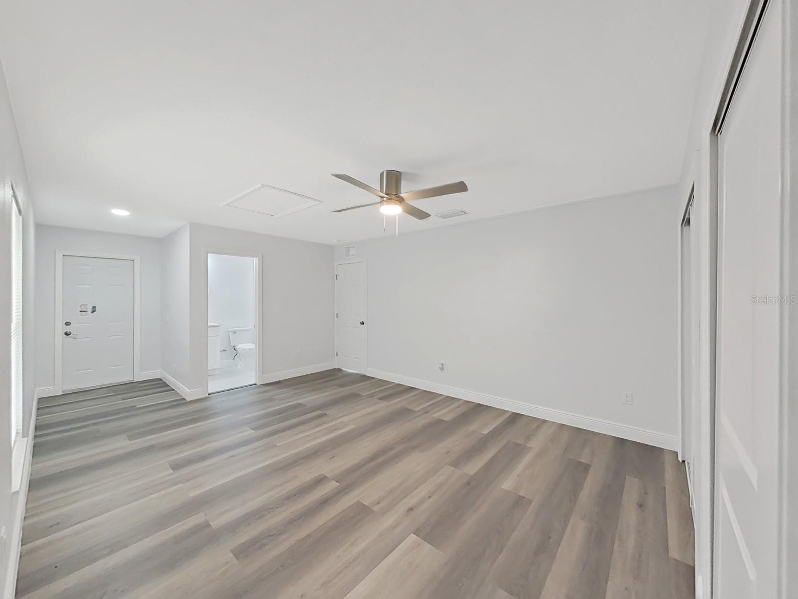 Listing photo id 36 for 4928 Shetland Avenue