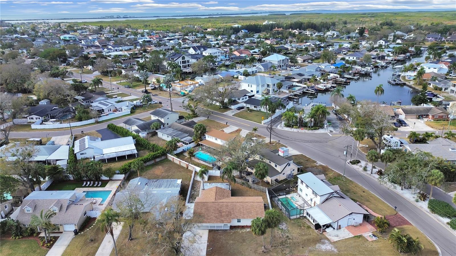 Listing photo id 2 for 4928 Shetland Avenue