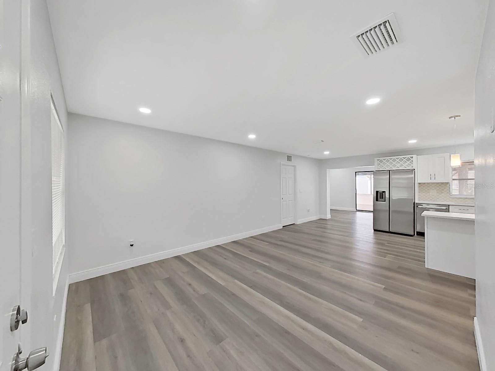 Listing photo id 39 for 4928 Shetland Avenue