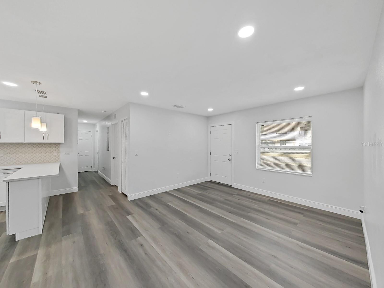 Listing photo id 41 for 4928 Shetland Avenue