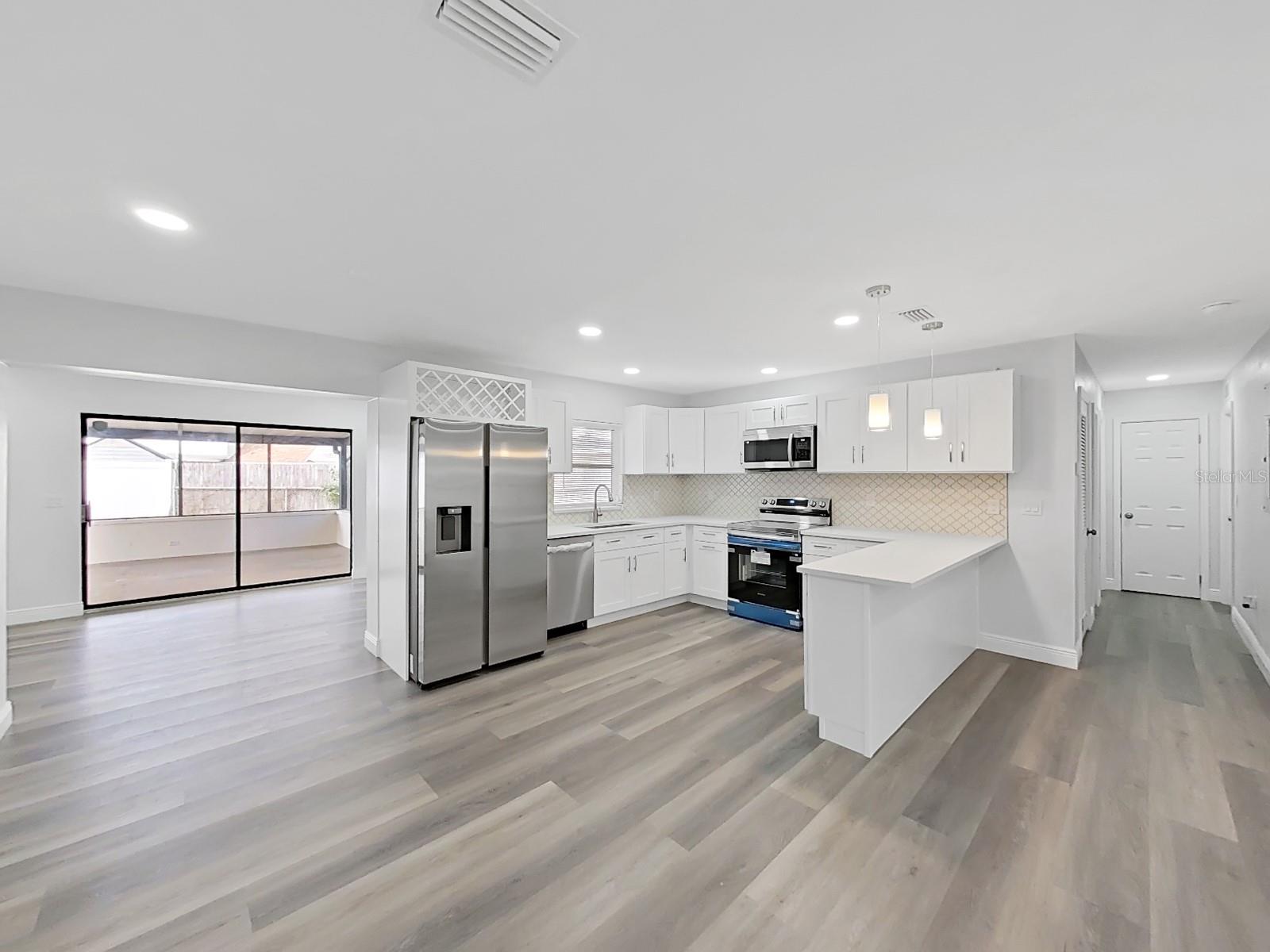 Listing photo id 42 for 4928 Shetland Avenue