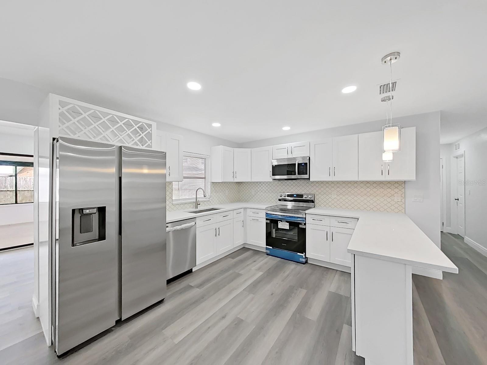 Listing photo id 43 for 4928 Shetland Avenue