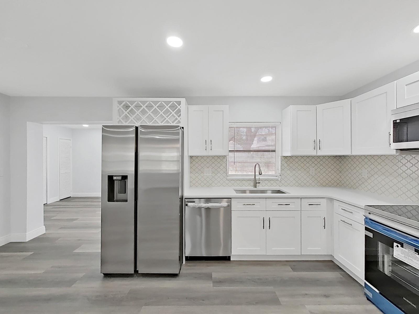 Listing photo id 45 for 4928 Shetland Avenue