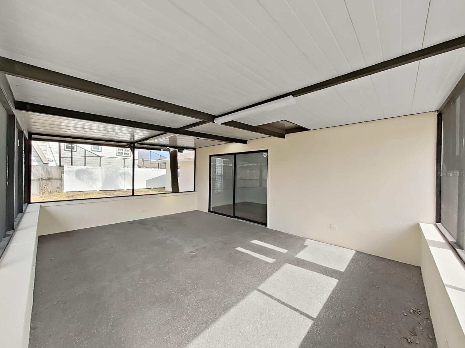 Listing photo id 51 for 4928 Shetland Avenue