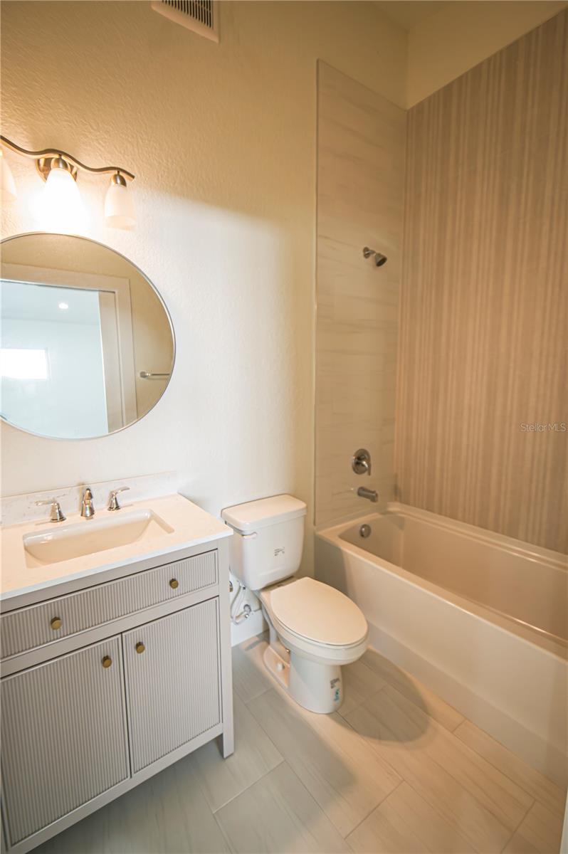 Image 6 of 7 For 2028 14th Avenue S