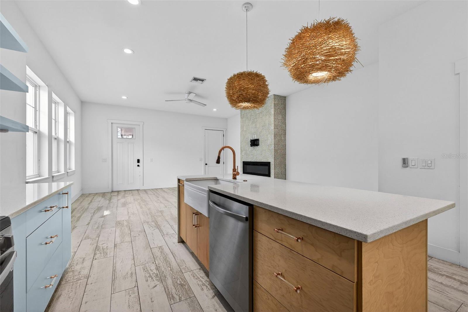 Image 11 of 41 For 611 24th Avenue N