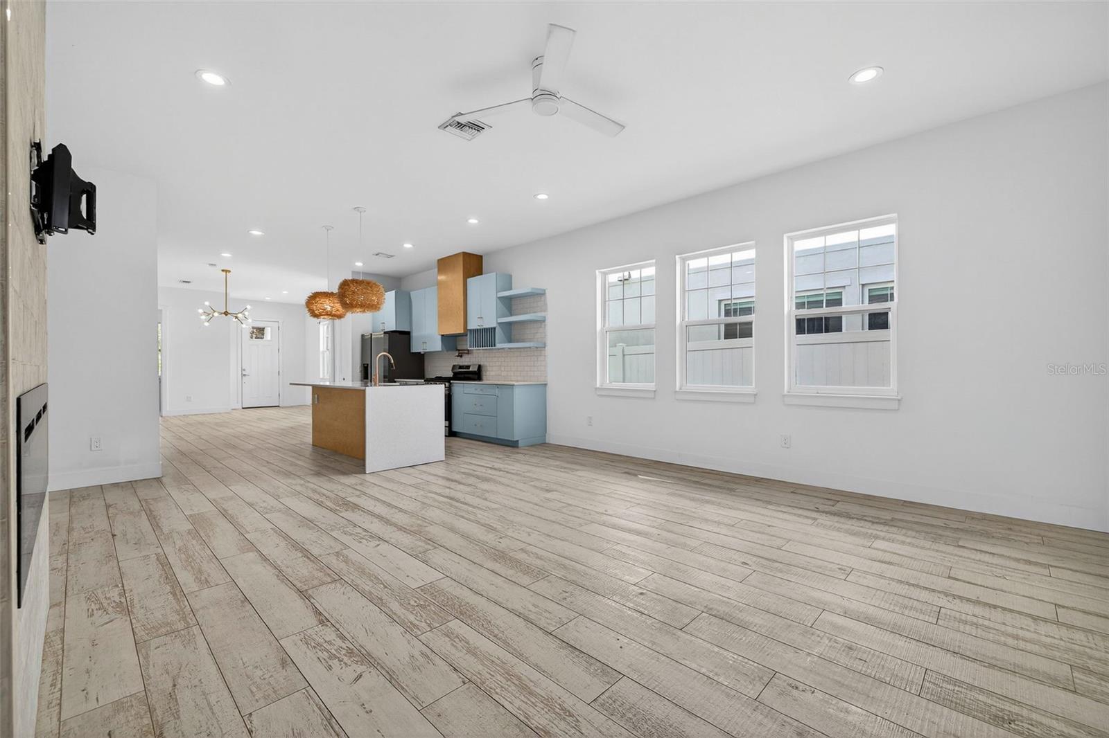 Image 16 of 41 For 611 24th Avenue N